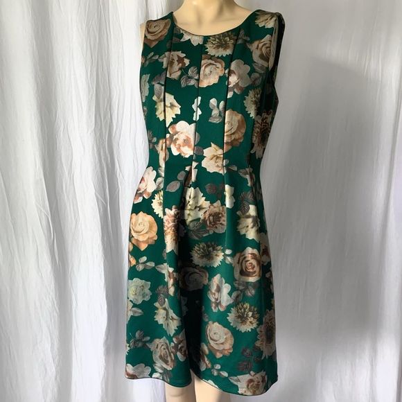 Enfocus Studio Dresses & Skirts - Green A-line Dress with Metallic Floral Print